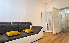 Wiener Buddha Style Flat With Inner Garden- Maerzstrasse City Apartments